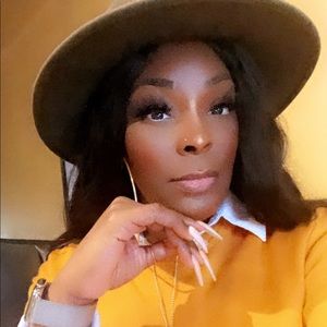 Meet your Posher, Vee